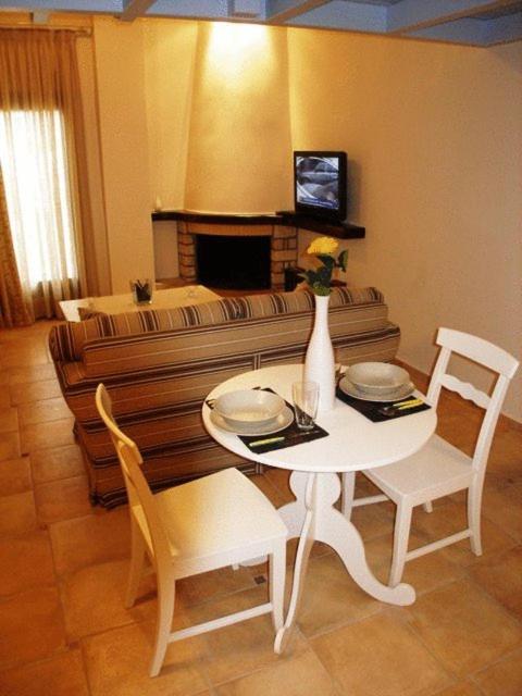 Giogarakis Suites Eleonas Kamer foto
